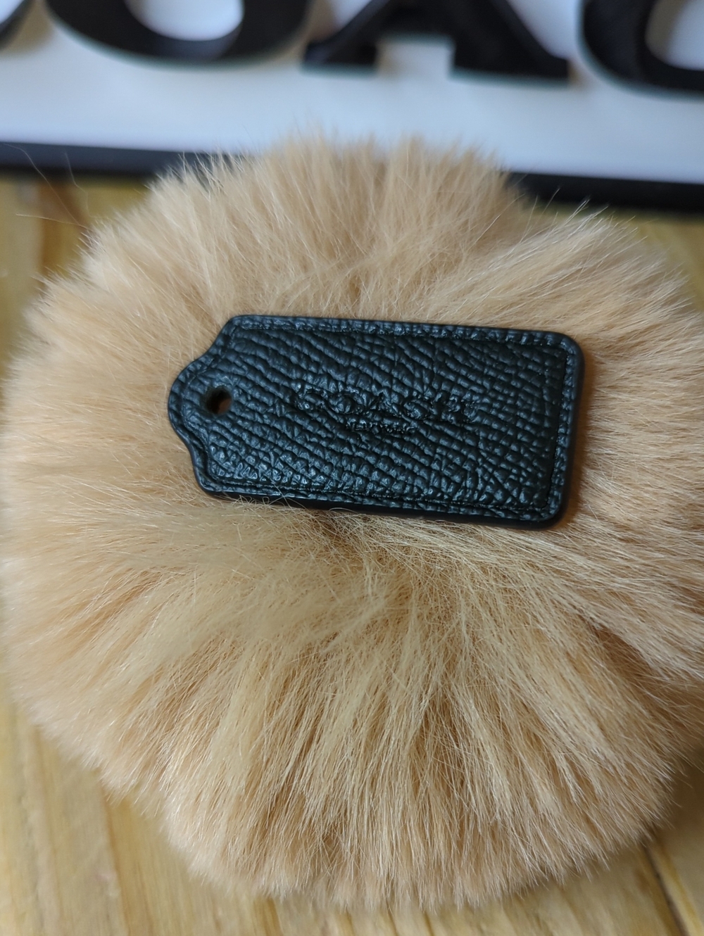 (0064) Coach Crossgrain Leather Hang Tag